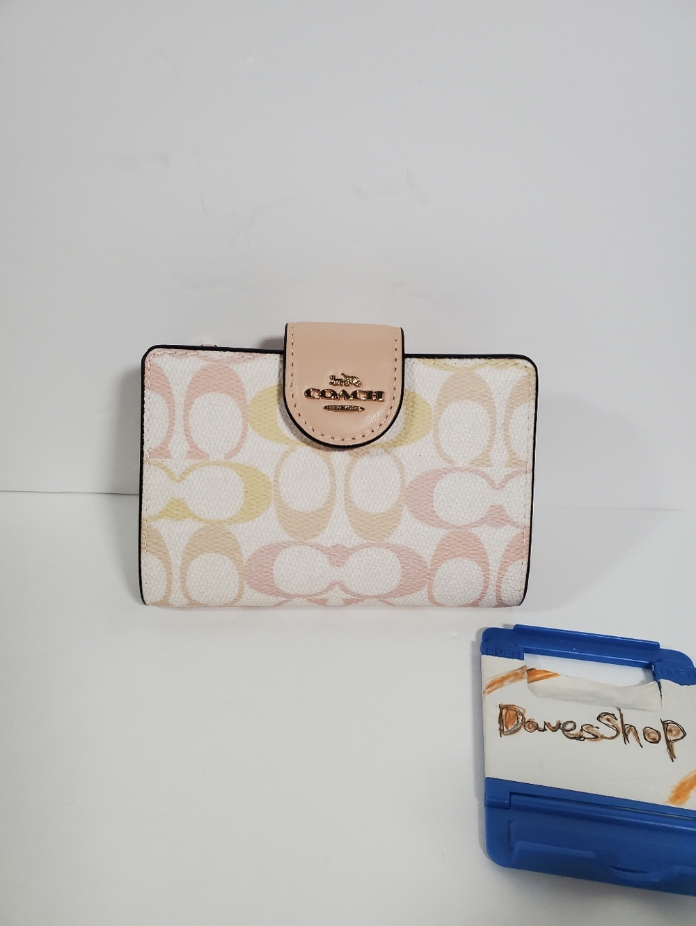 NWT Medium Corner Zip Wallet In Pretty Signature Canvas pink